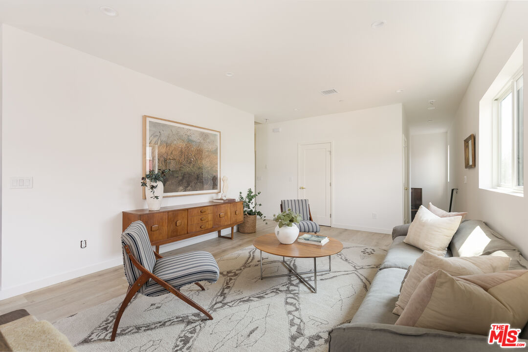 3415 Bellevue Ave