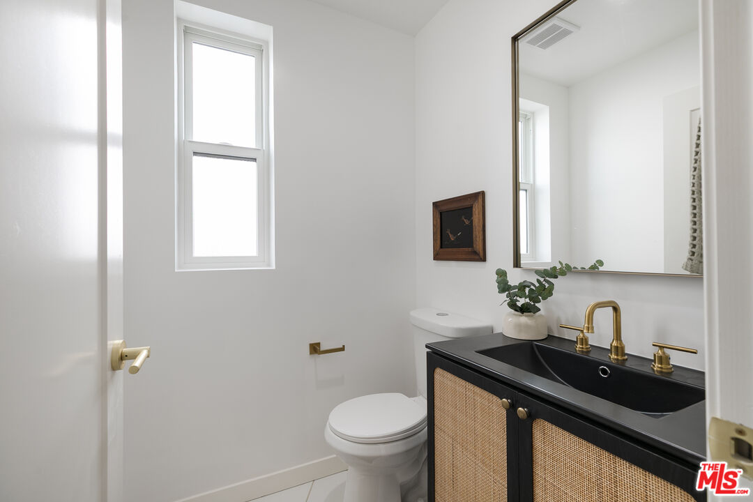 3413 Bellevue Ave