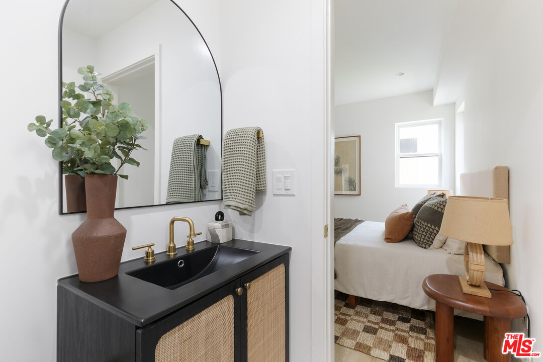 3413 Bellevue Ave