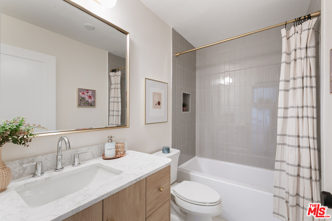 4412 Finley Ave Unit: 3