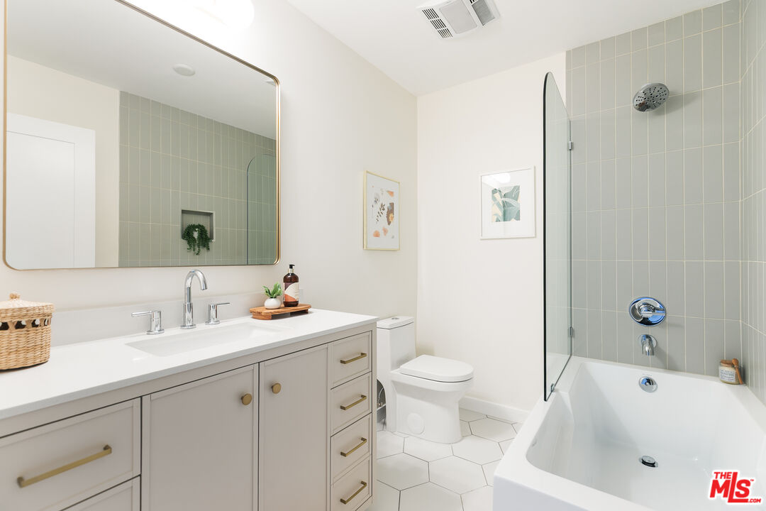 4412 Finley Ave Unit: 4