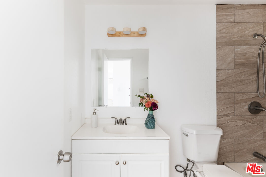 710 Bernard St Unit: 1