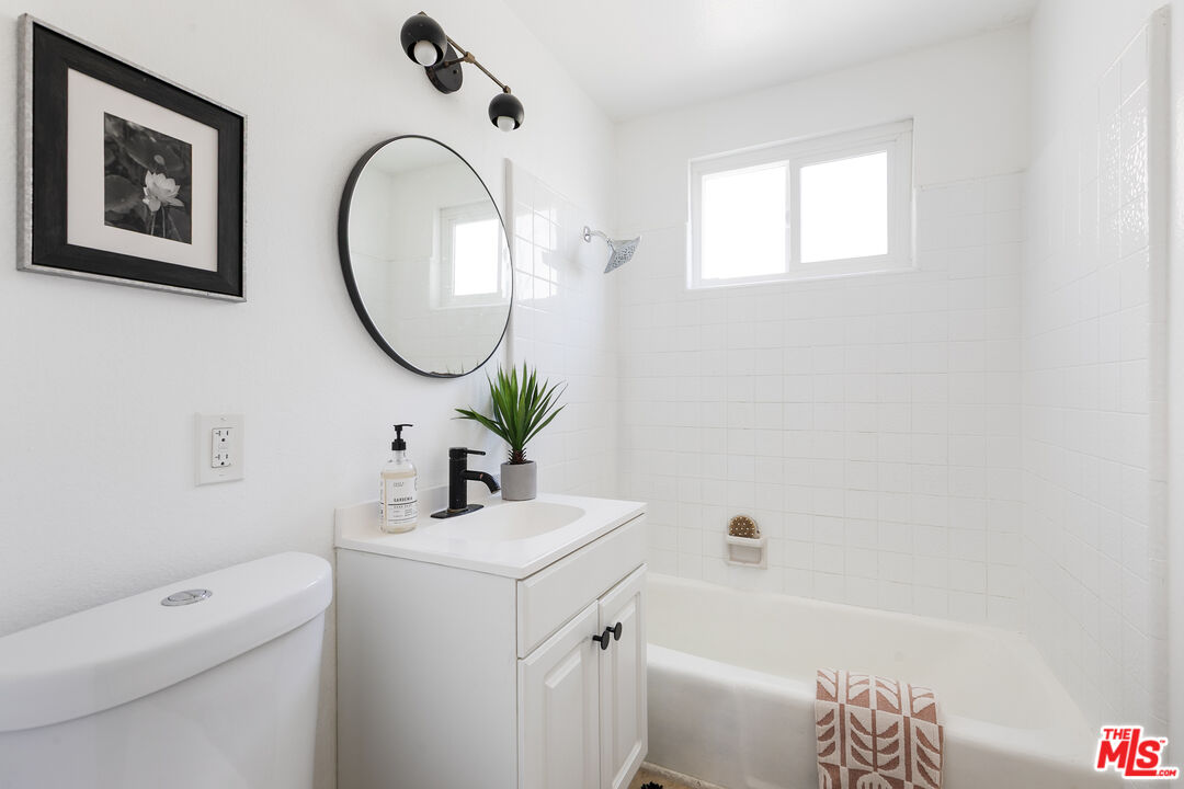 710 Bernard St Unit: 1