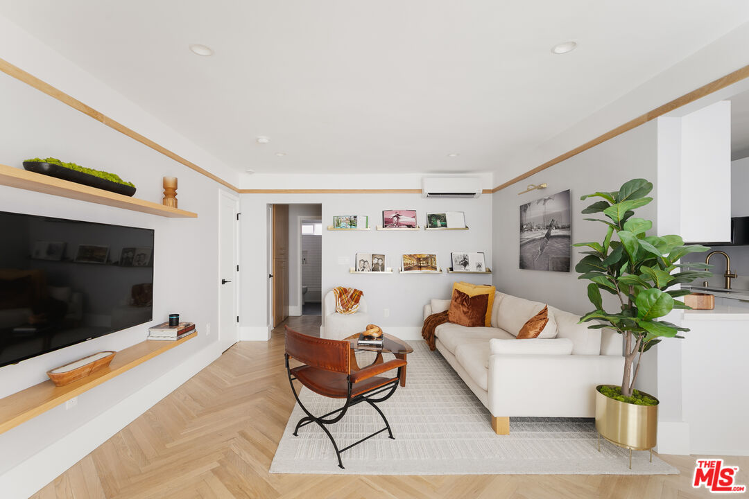536 N Orlando Ave Unit: 2