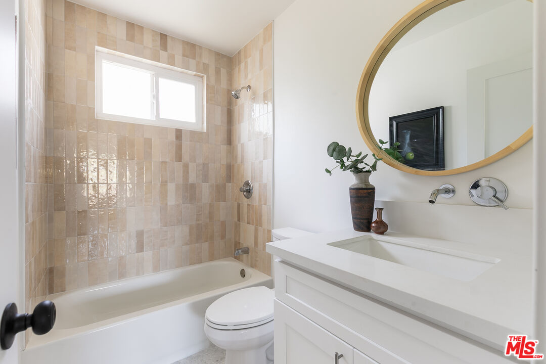 2135 Bellevue Ave Unit: 10