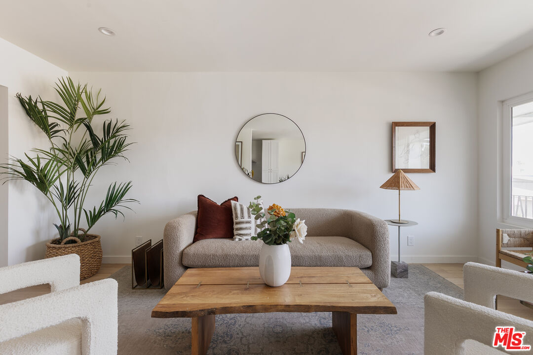 2135 Bellevue Ave Unit: 10
