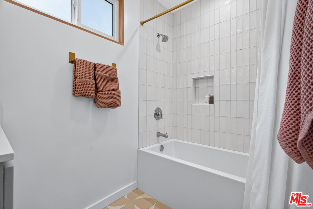 2135 Bellevue Ave Unit: 12