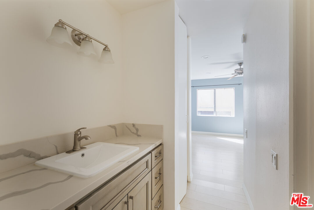 5460 White Oak Ave Unit: K103