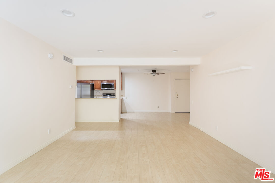 5460 White Oak Ave Unit: K103