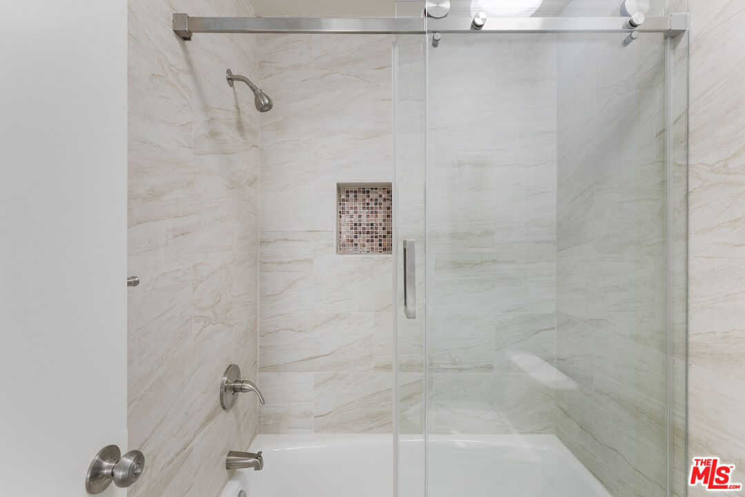 5460 White Oak Ave Unit: K103
