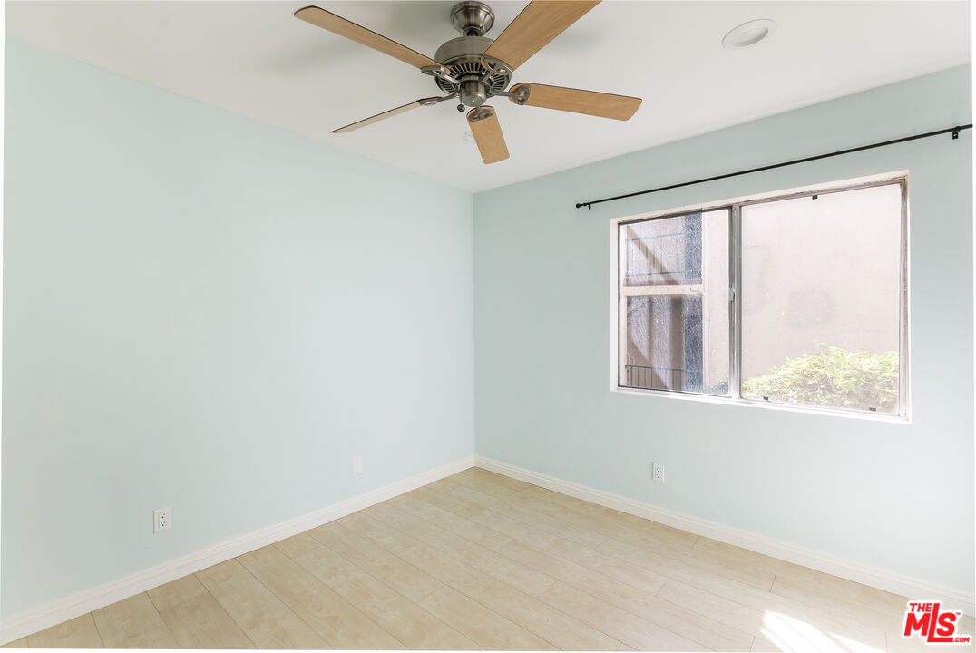 5460 White Oak Ave Unit: K103