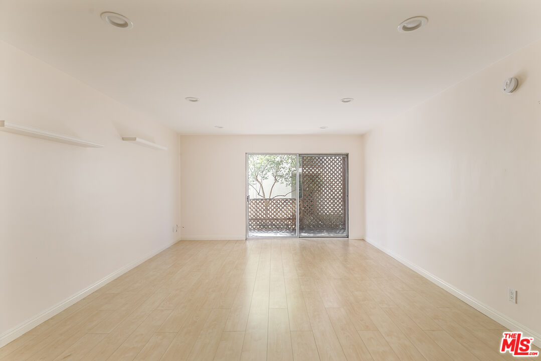 5460 White Oak Ave Unit: K103