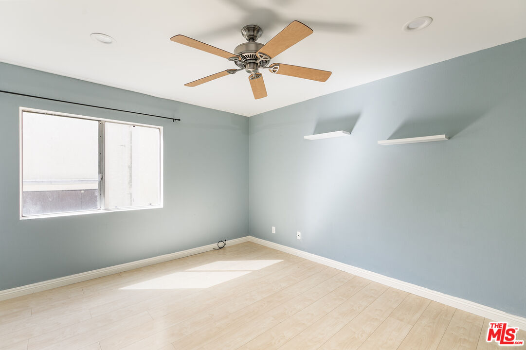 5460 White Oak Ave Unit: K103