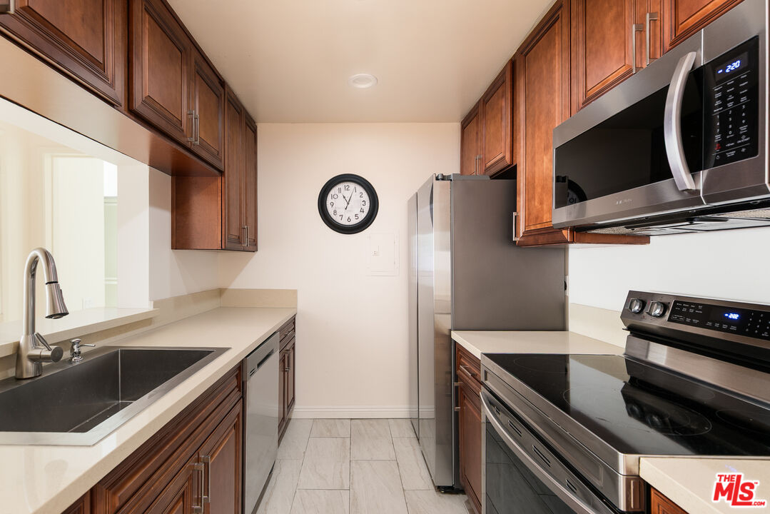 5460 White Oak Ave Unit: K103