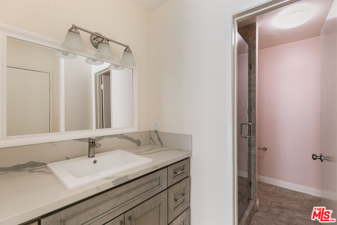 5460 White Oak Ave Unit: K103