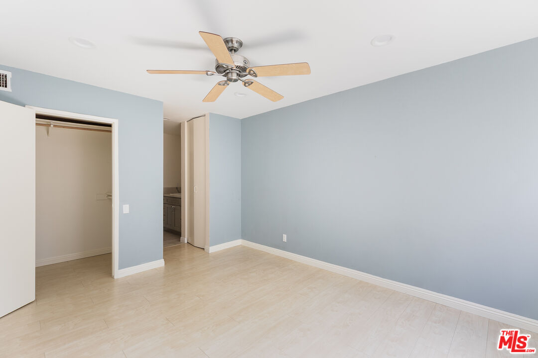 5460 White Oak Ave Unit: K103