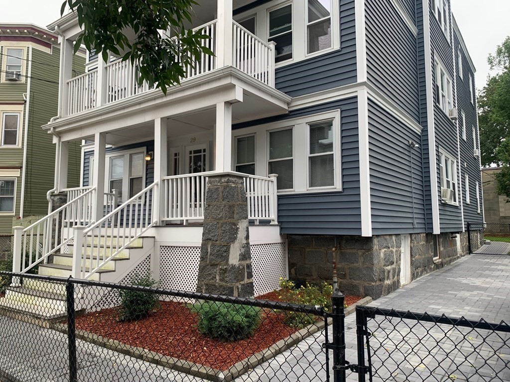 29 Gibson Street # 2R