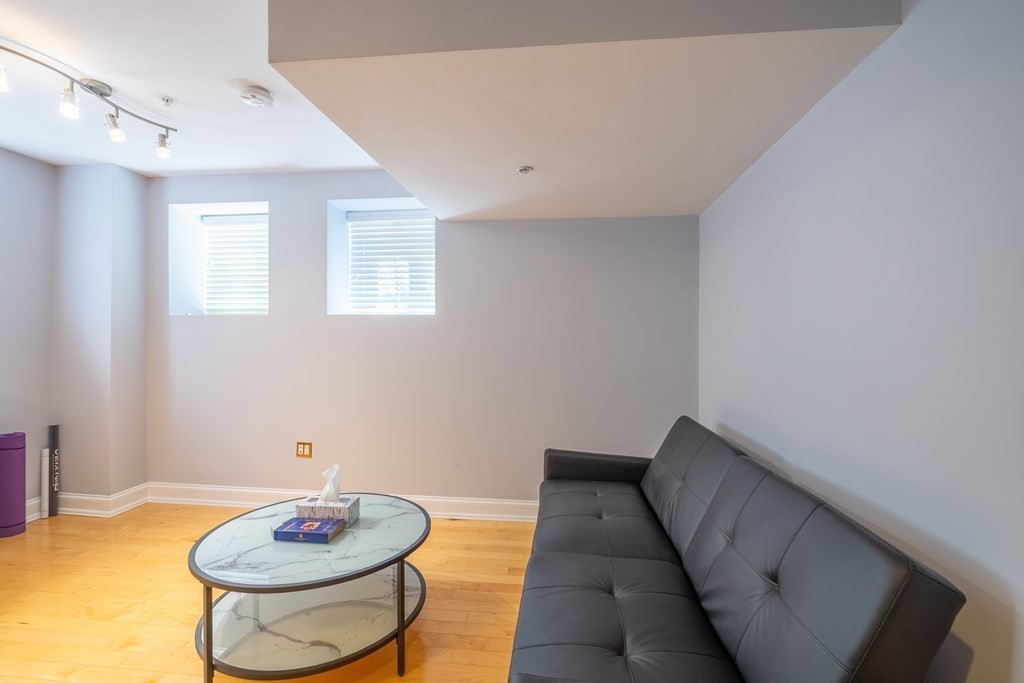 20 Chapel St # B311