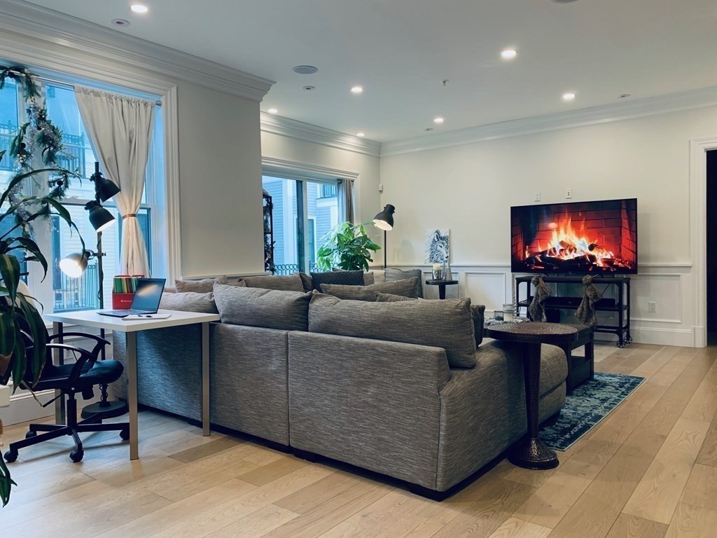 205 E Street Unit: 6-N