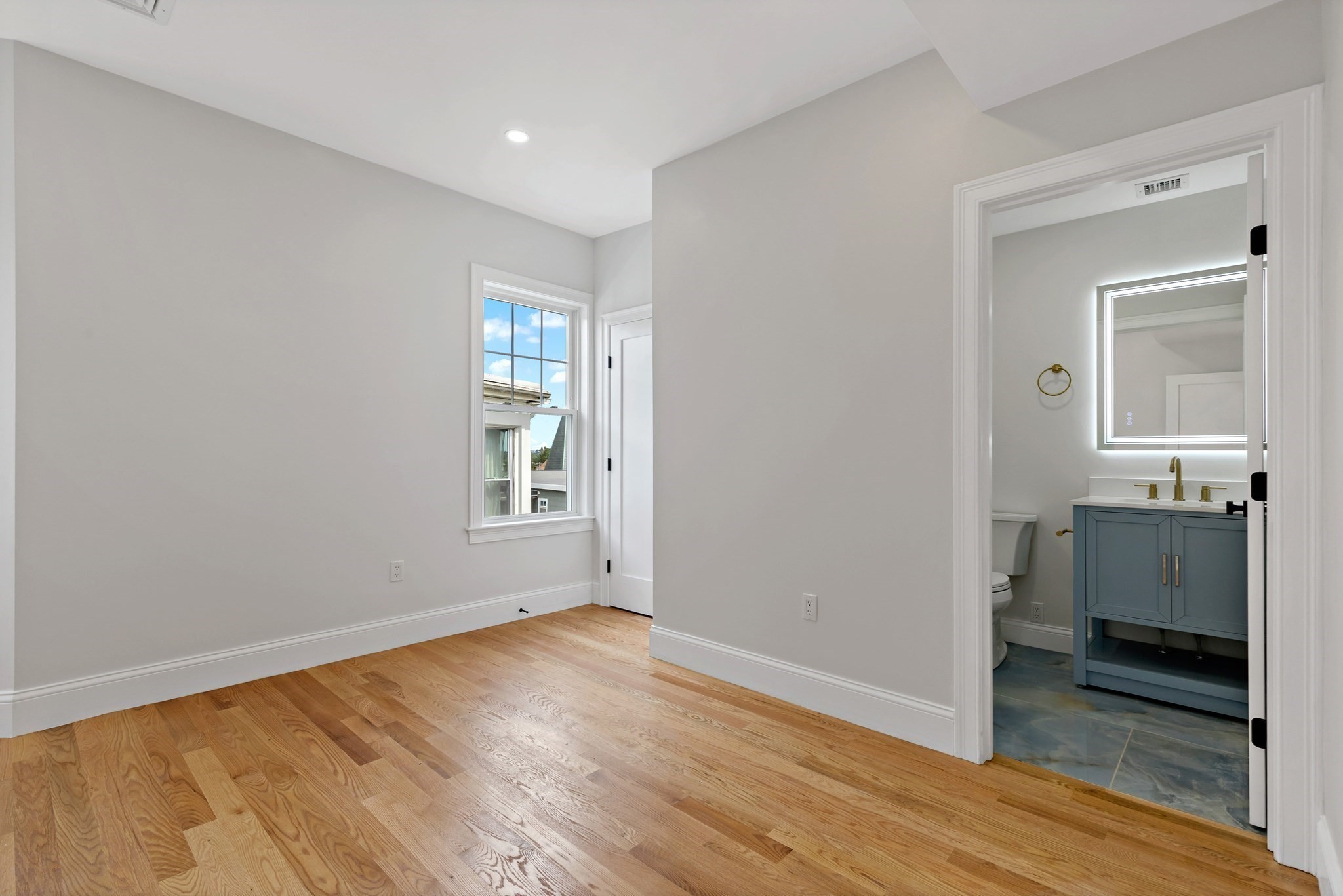 13 Langmaid Ave # 2