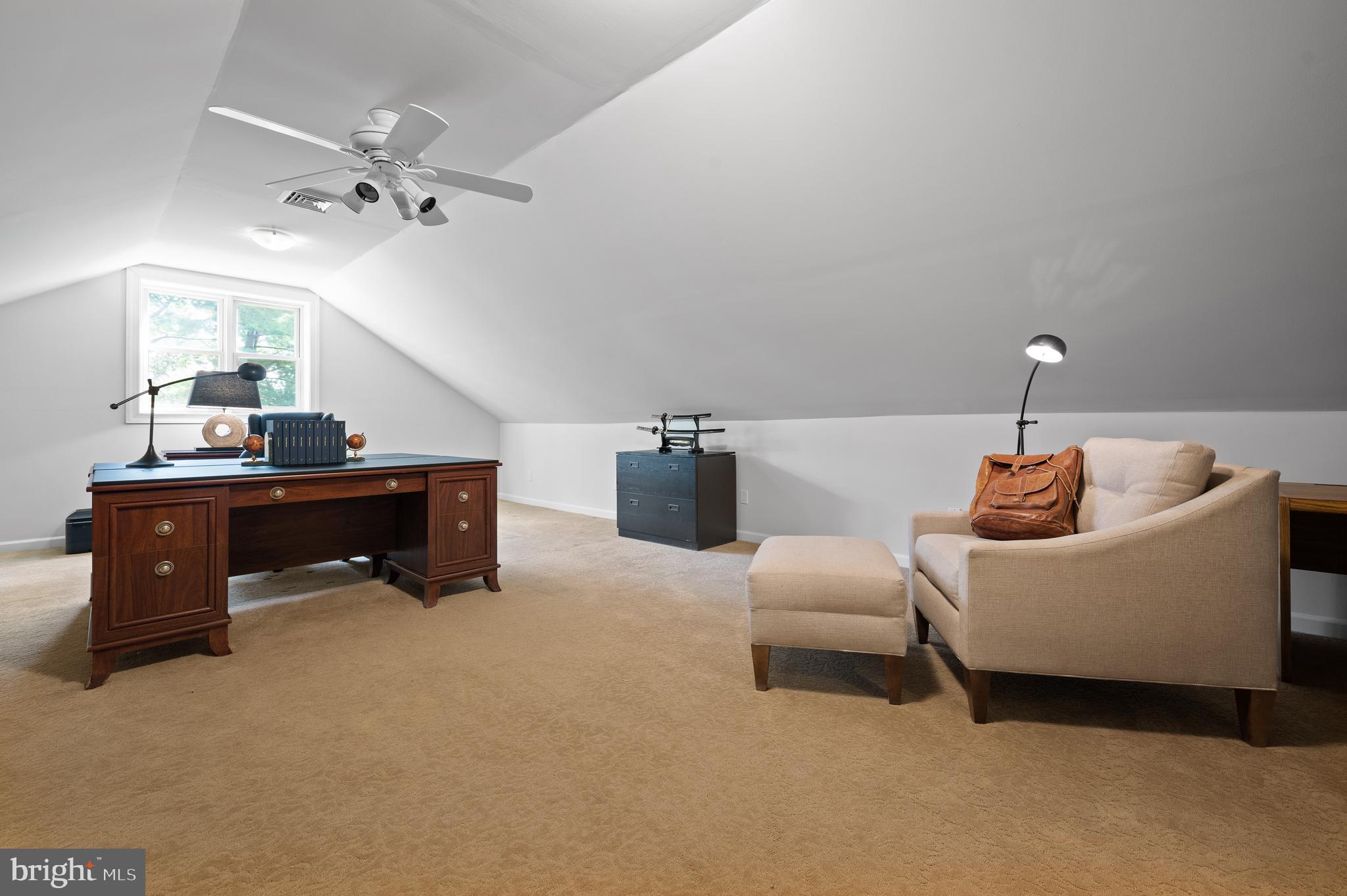 659 Clovelly LANE