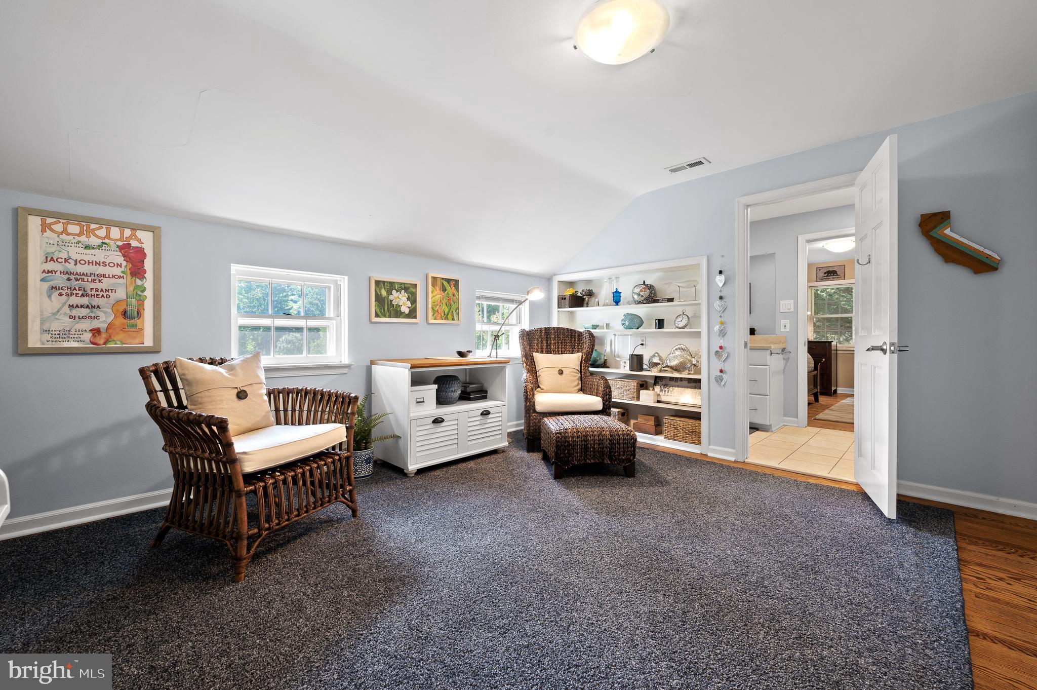 659 Clovelly LANE