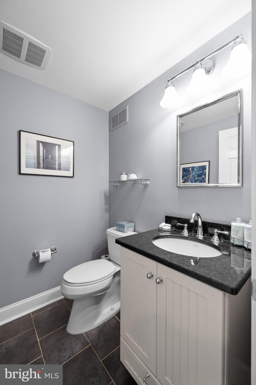 659 Clovelly LANE