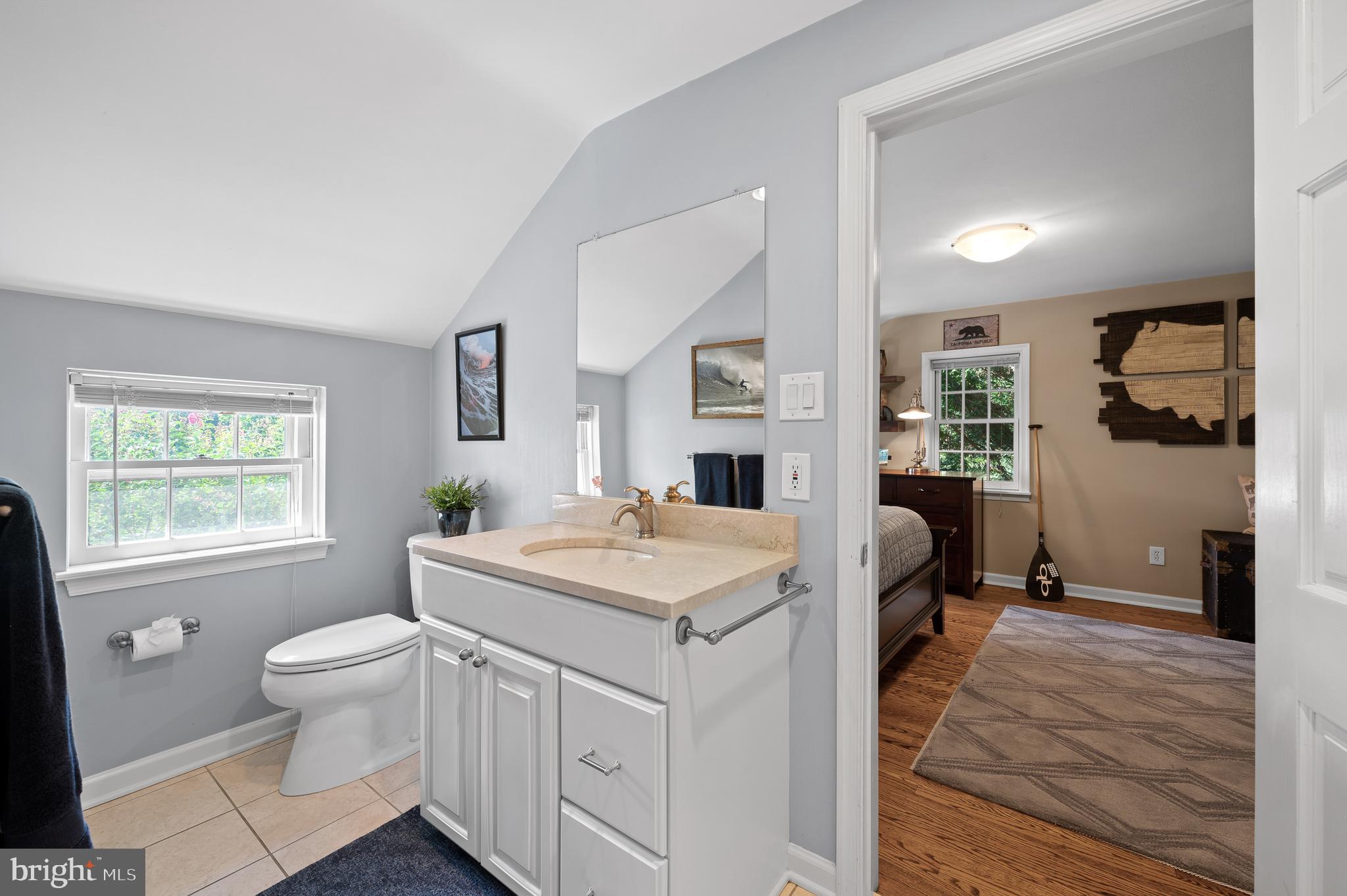 659 Clovelly LANE