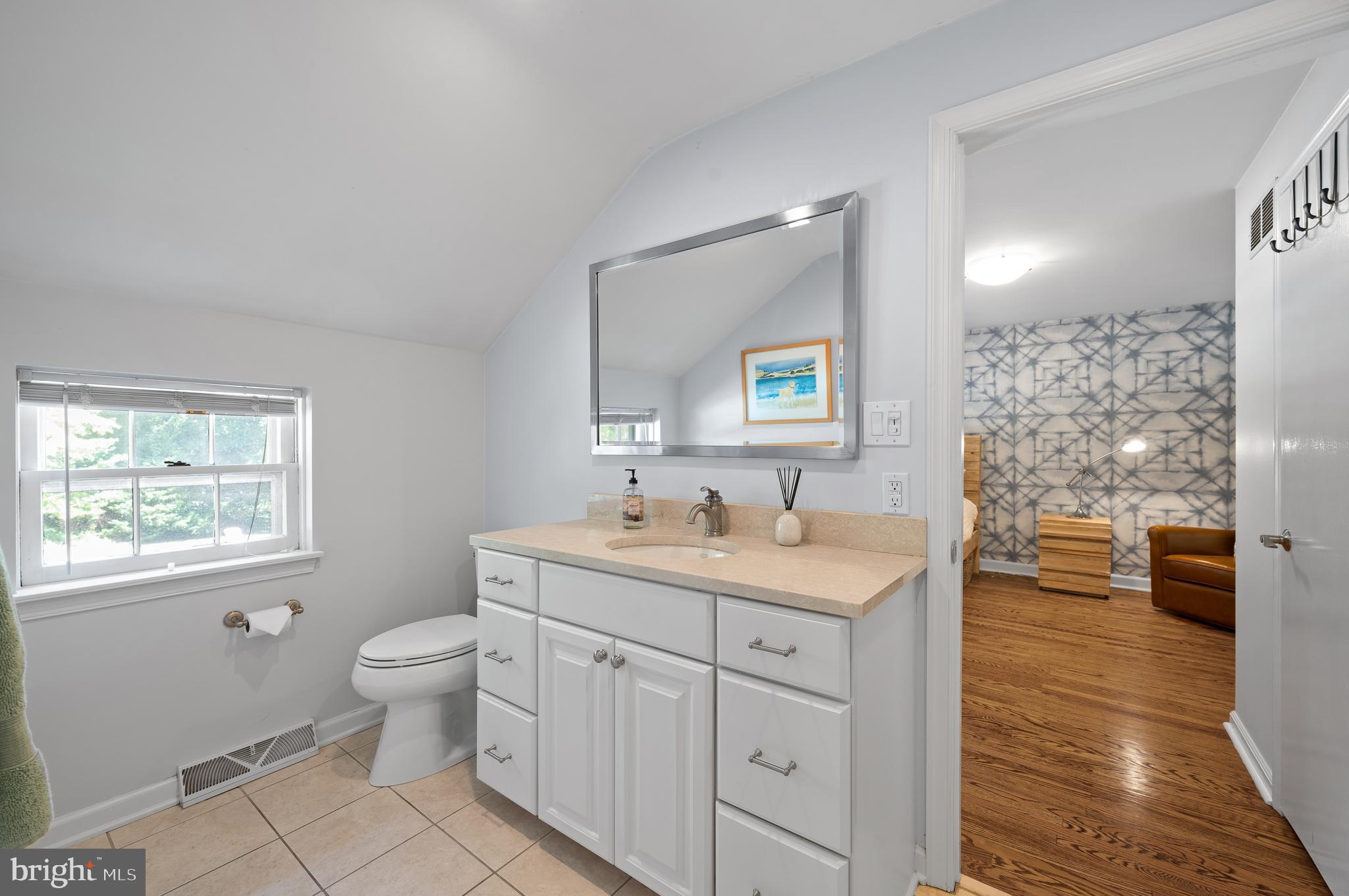 659 Clovelly LANE