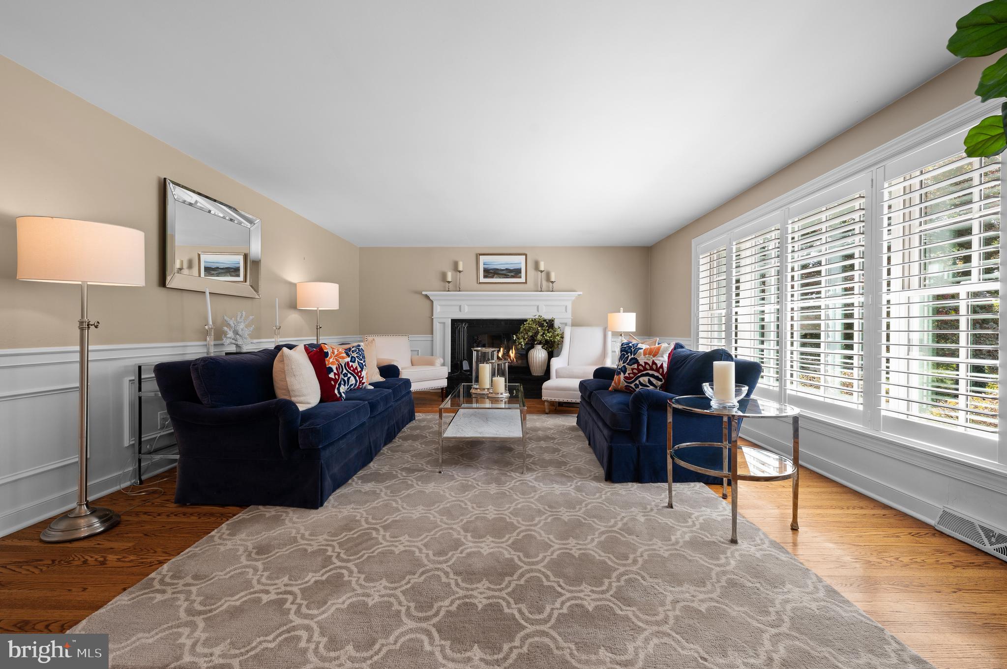 659 Clovelly LANE