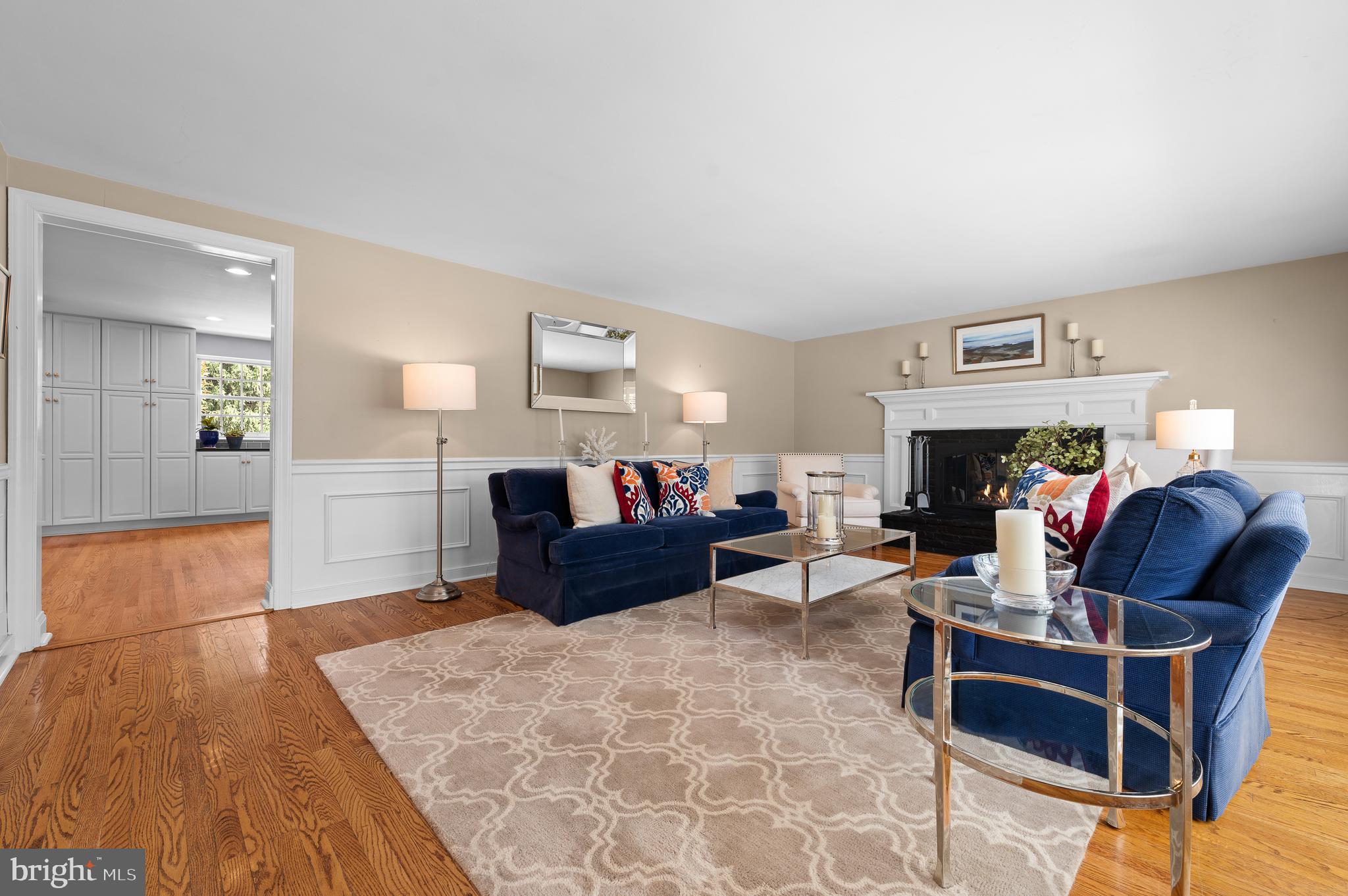 659 Clovelly LANE