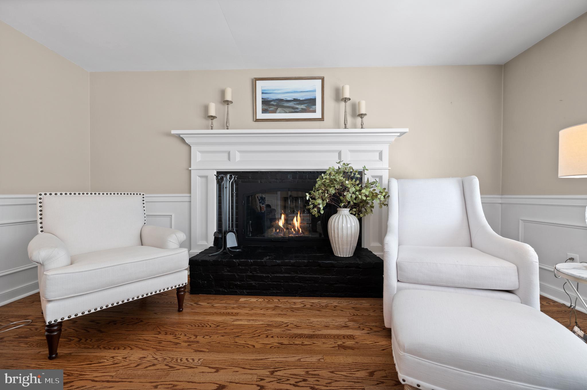 659 Clovelly LANE