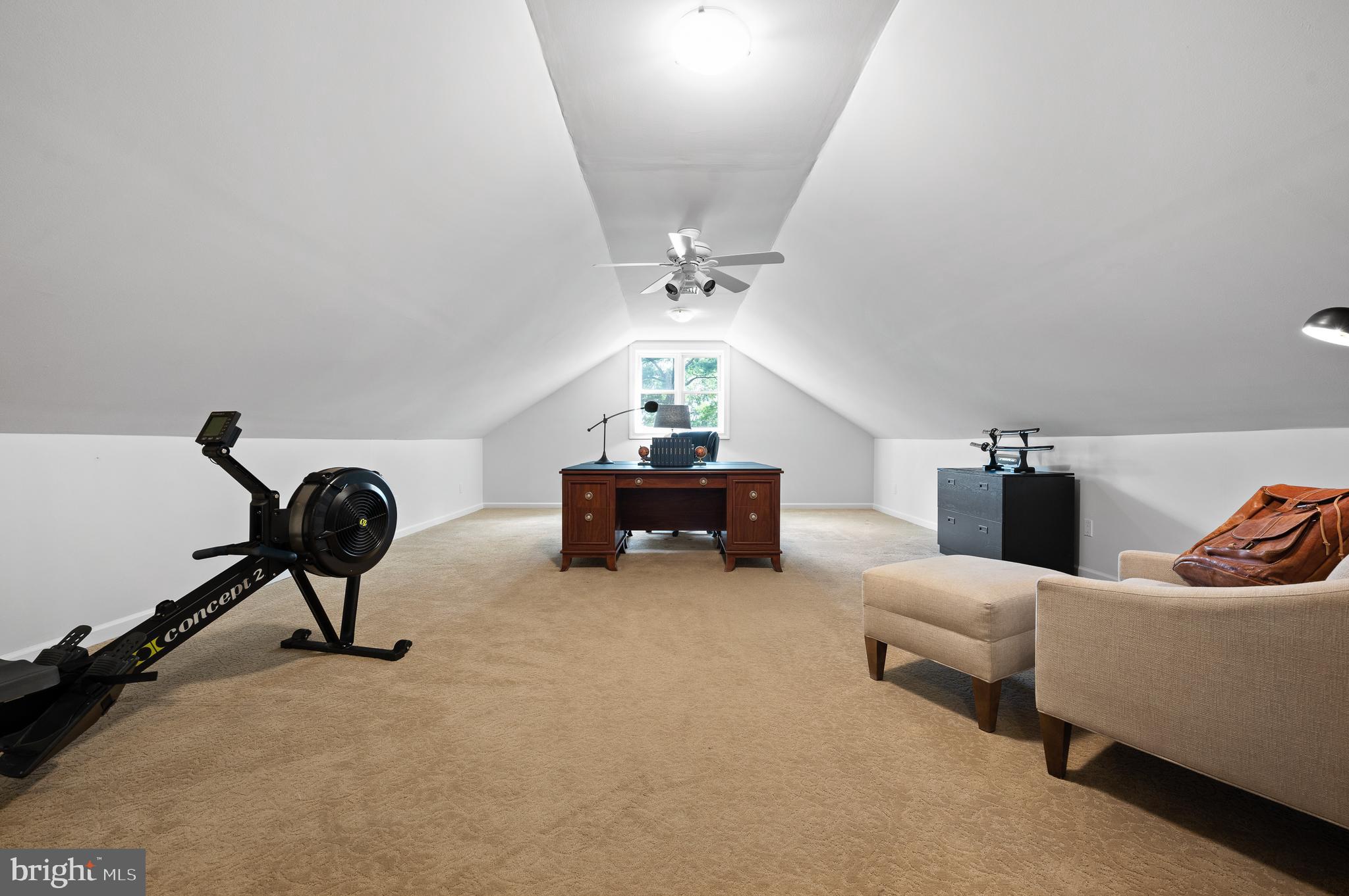659 Clovelly LANE