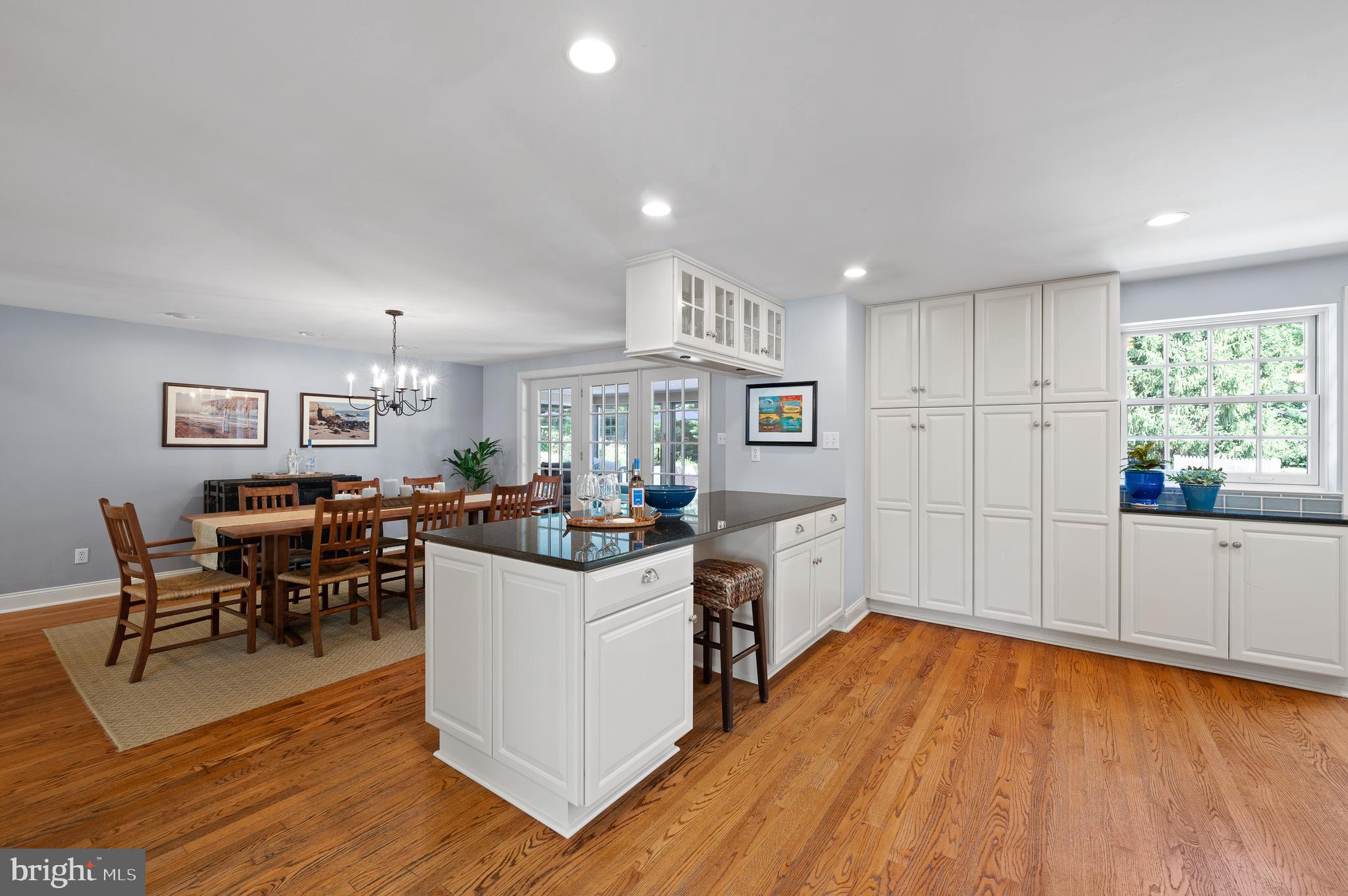 659 Clovelly LANE