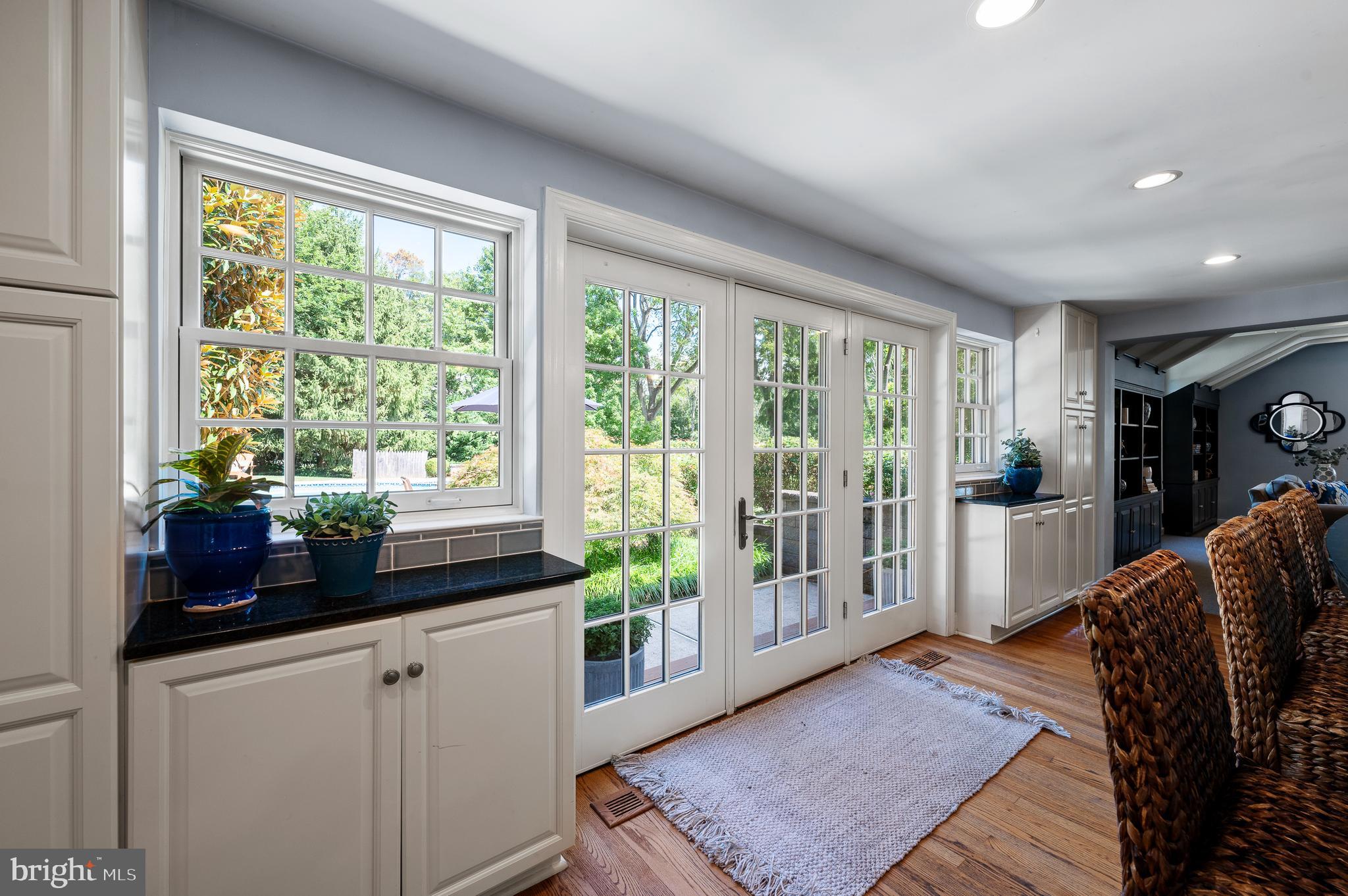 659 Clovelly LANE