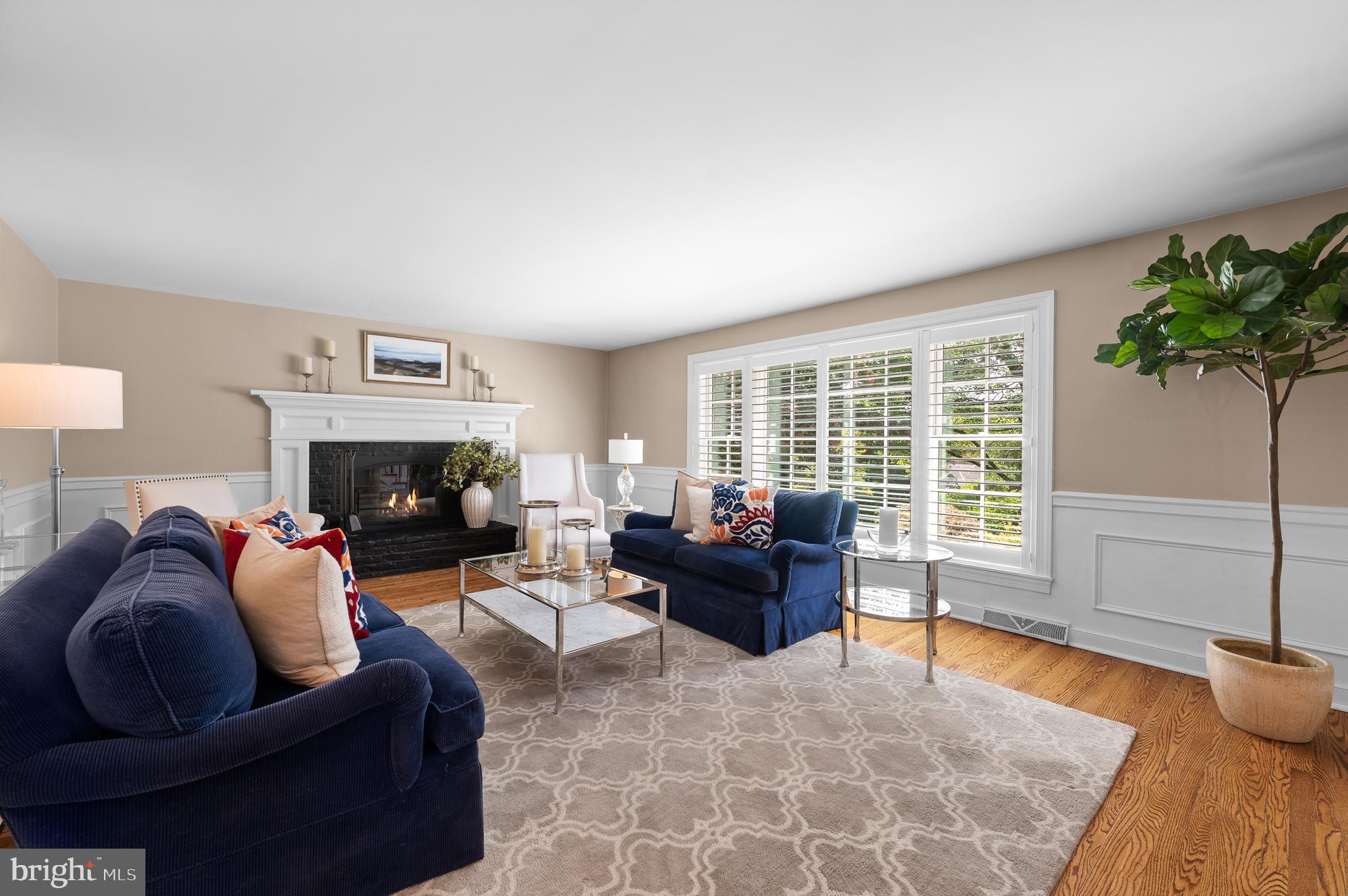 659 Clovelly LANE
