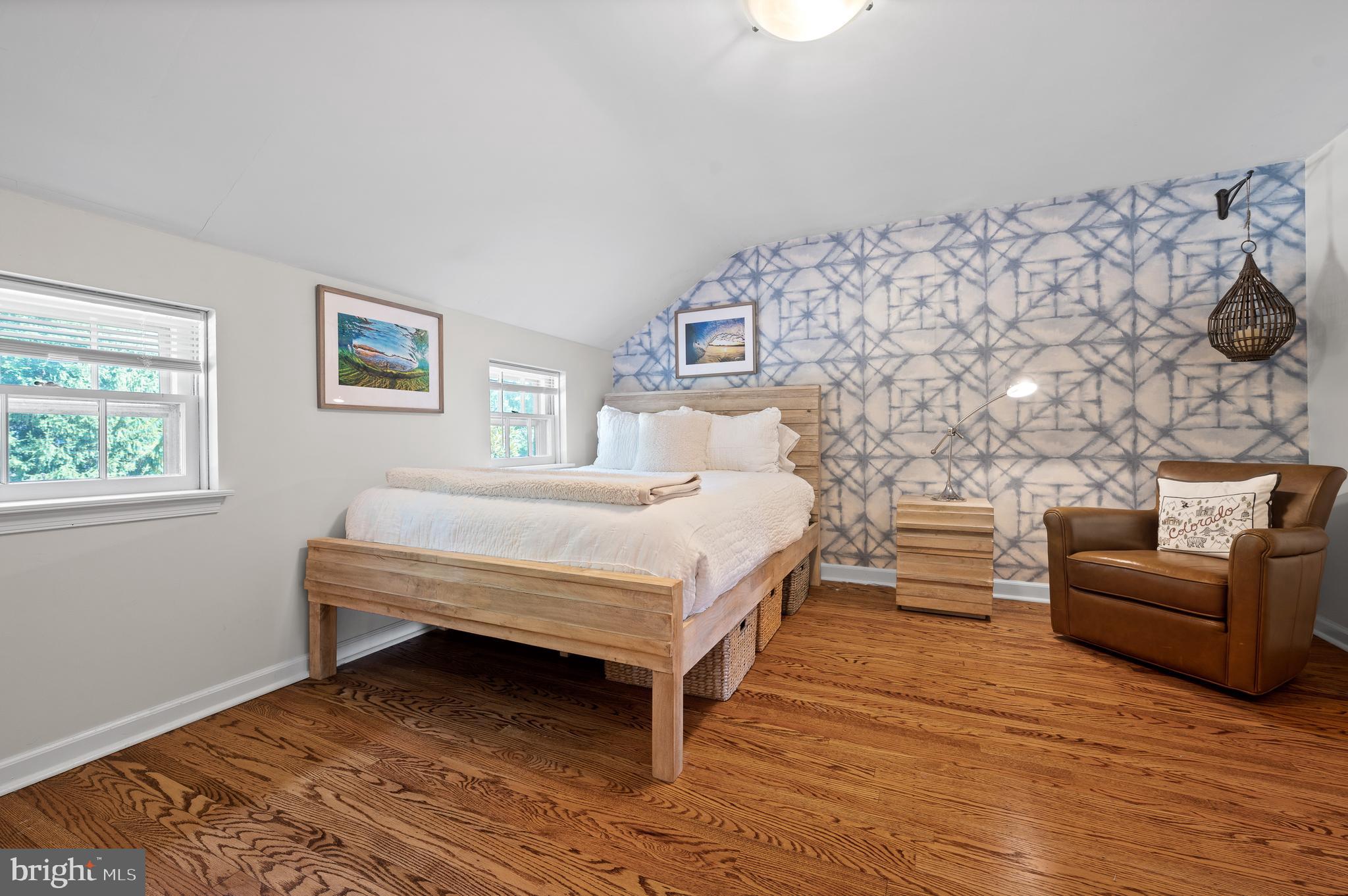 659 Clovelly LANE