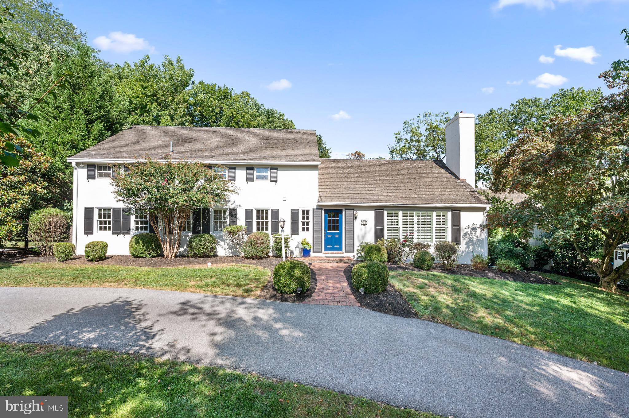 659 Clovelly LANE