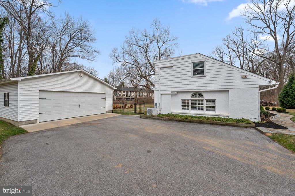 215 Darby Rd