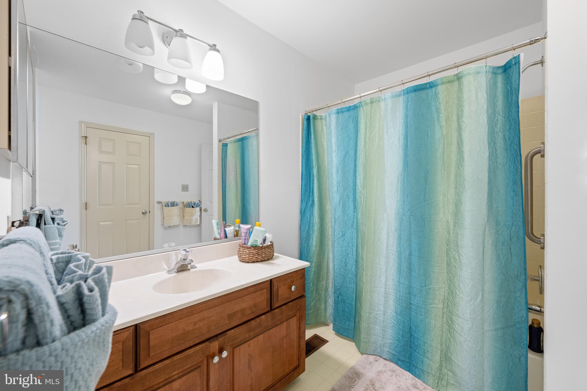 32 MANCHESTER COURT 32