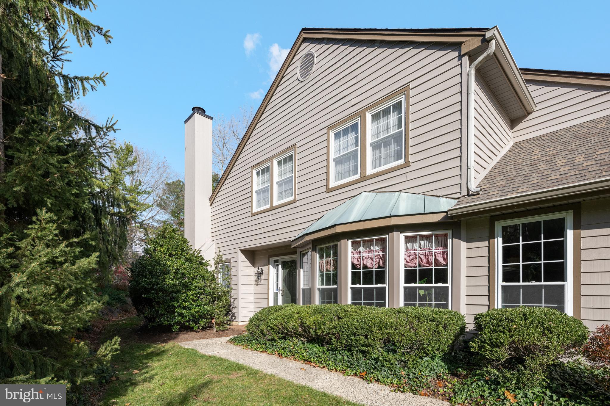 32 MANCHESTER COURT 32