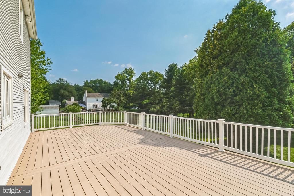 606 LONDONDERRY DRIVE