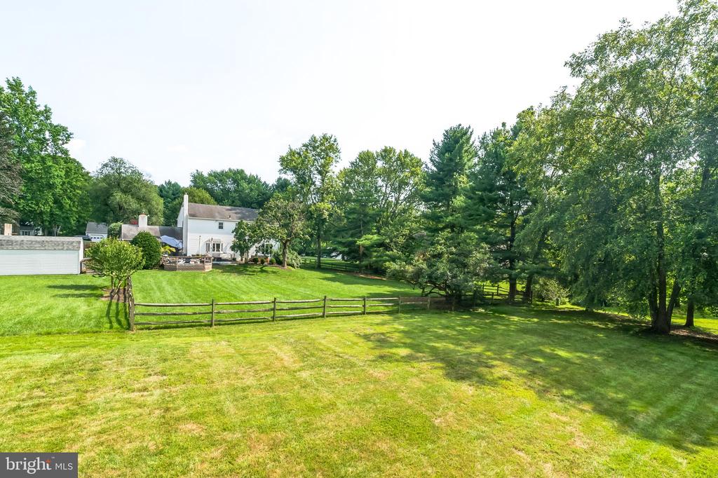 606 LONDONDERRY DRIVE