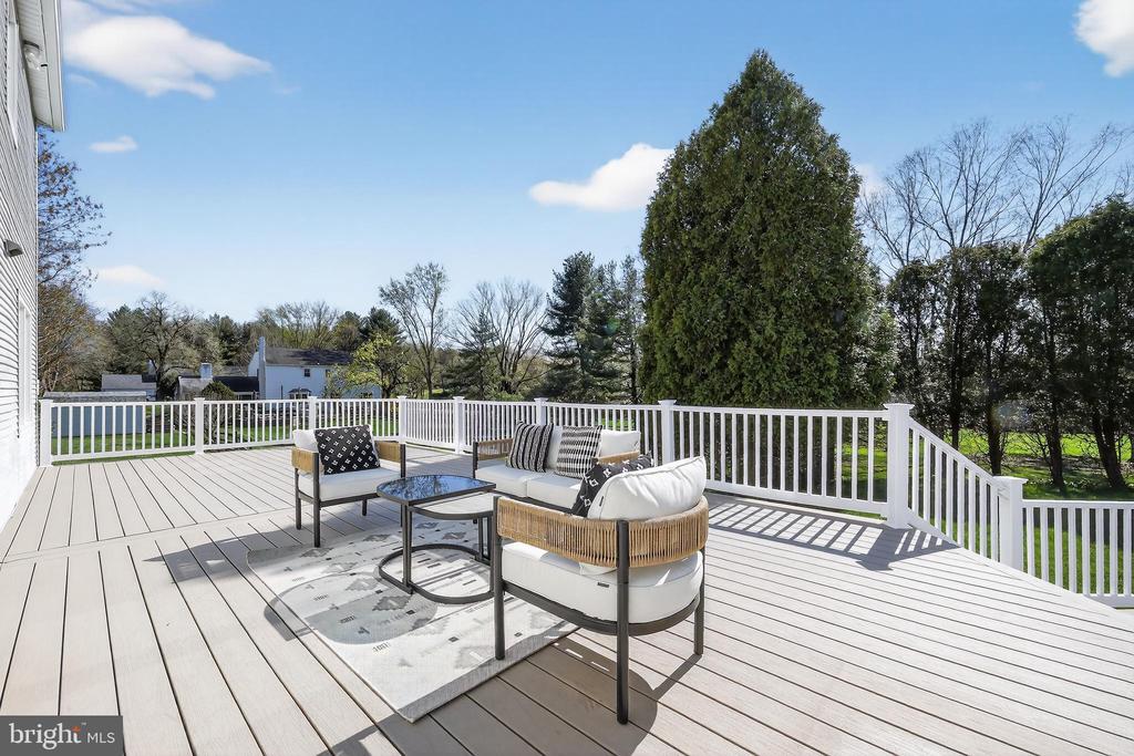 606 LONDONDERRY DRIVE