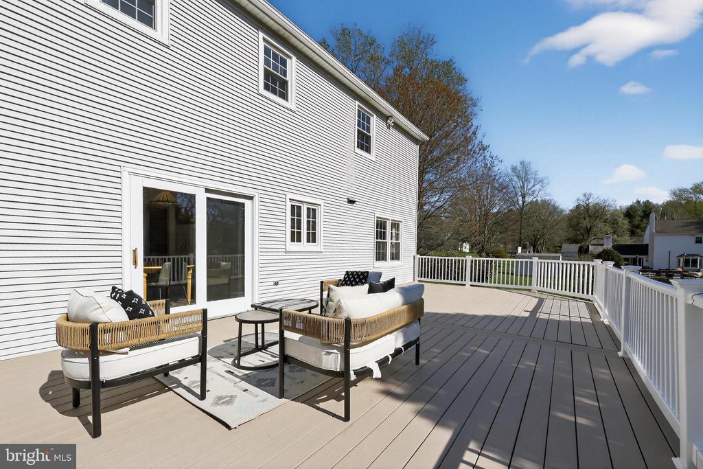 606 LONDONDERRY DRIVE