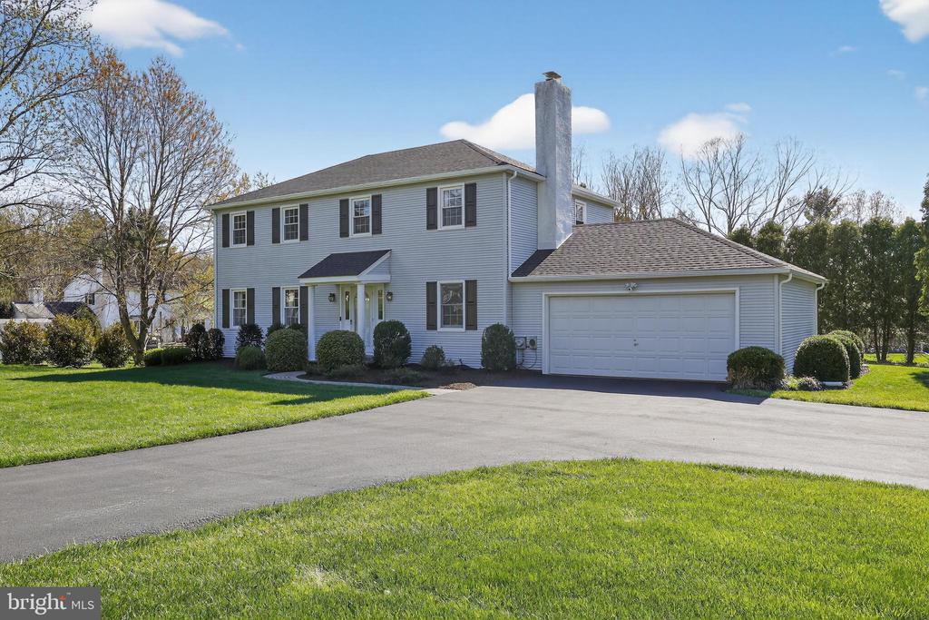 606 LONDONDERRY DRIVE