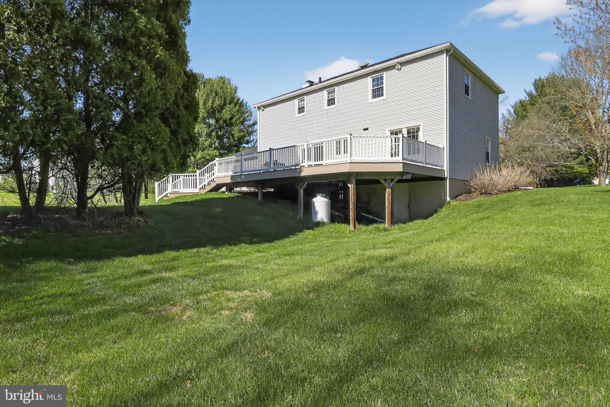 606 LONDONDERRY DRIVE