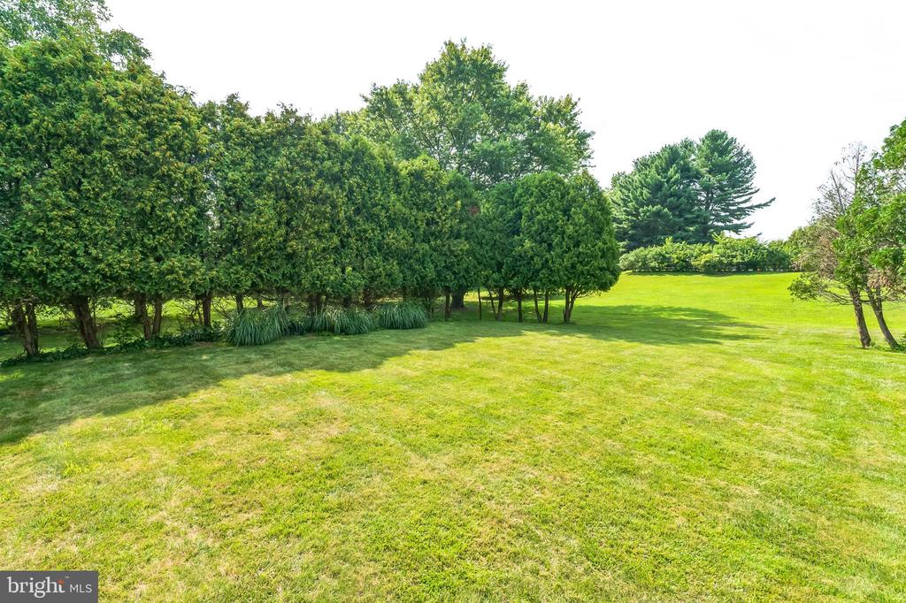 606 LONDONDERRY DRIVE