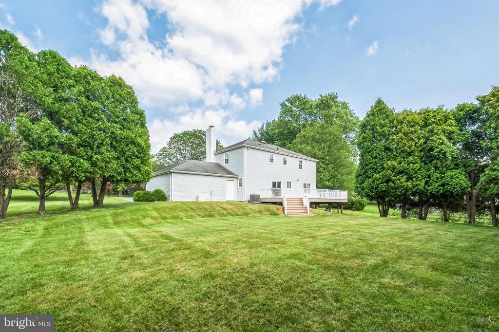 606 LONDONDERRY DRIVE