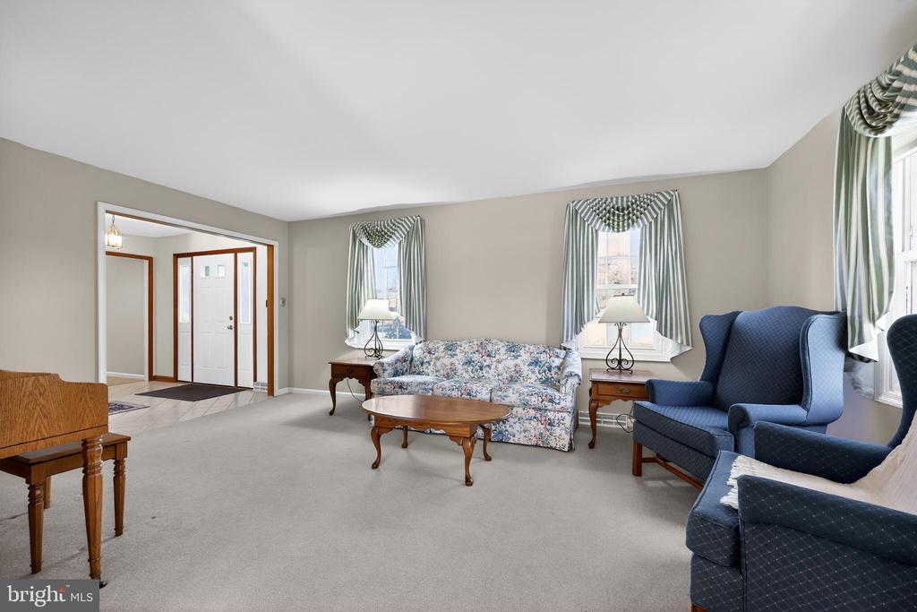 606 LONDONDERRY DRIVE